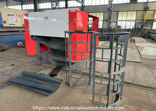 Tin tức công ty mới nhất về Mô hình 2400F với lưới lọc dự phòng cho Nga Khách hàng túi lớn, Máy cắt trước túi lớn PP, Máy xé túi PP,capacity lớn