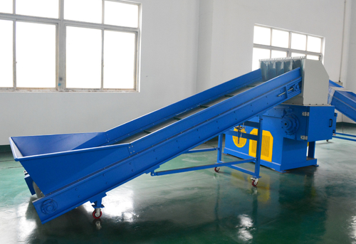 Tin tức công ty mới nhất về Làm thế nào để chọn máy nghiền một trục và hai trục trong ngành công nghiệp tái chế nhựa