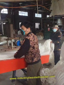 Giá tốt. Chất thải công nghiệp Máy cắt vải không dệt 18.5KW 700-900kg/h 4 2 Lưỡi để cắt vật liệu mềm trực tuyến