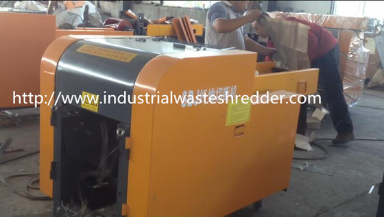 Giá tốt. Chất thải Giấy kraft Hộp các tông Shredder Độ chính xác cao tối thiểu 5.5KW trực tuyến