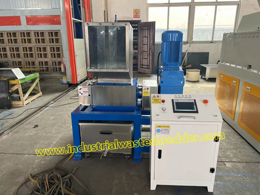 Khách hàng khung thép không gỉ công nghiệp hai trục Shredder cho Cola chai nhựa với 304 vỏ thép không gỉ