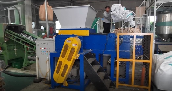 Giá tốt. Túi Jumbo động cơ 37KW Máy hủy tài liệu trục đơn với phễu nạp liệu có thể di chuyển trực tuyến