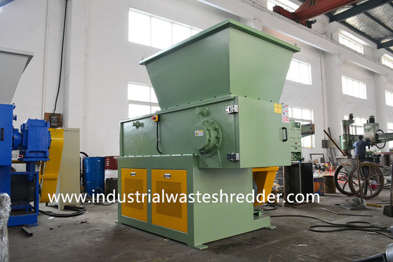 Giá tốt. Trục đơn PE Lumps Máy hủy tài liệu Kích thước Phòng 600 * 600 Mm trực tuyến